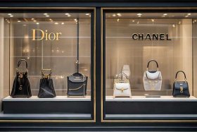 迪奥跟香奈儿是一个档次的吗；迪奥跟香奈儿是一个档次的吗知乎