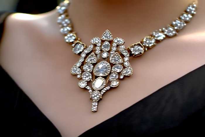 chanel的胸针；chanel的胸针值得收藏吗