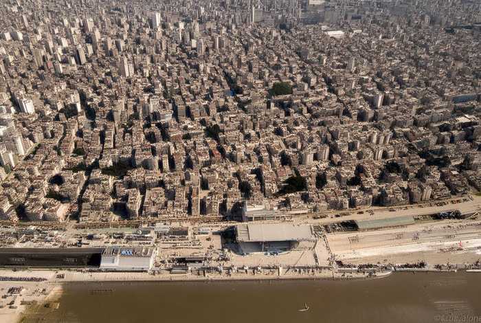 50岁女人适合背什么牌子的包，50岁女人适合背什么牌子的包包