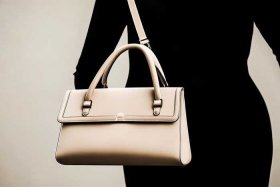 40到50岁可以背的女包品牌（40到50岁可以背的女包品牌有哪些）