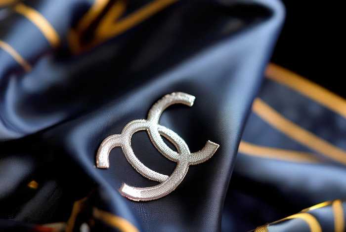 chanel围巾商标（chanel围巾标签真假）