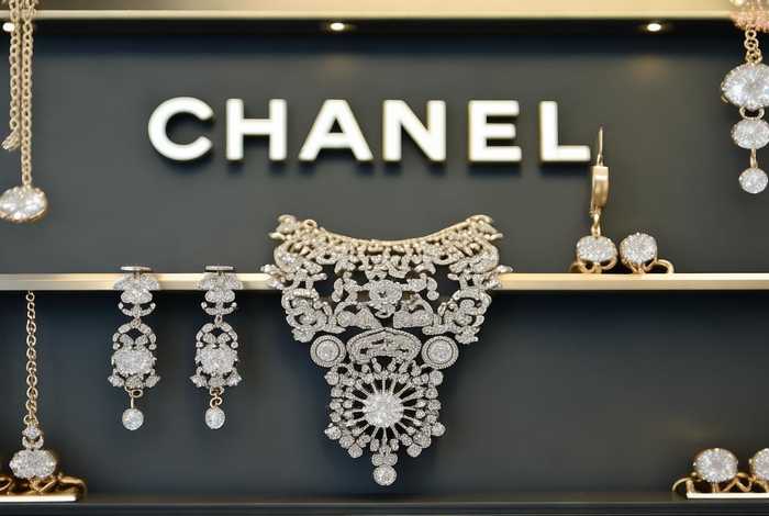 chanel饰品一般多少钱、chanel多少钱一只
