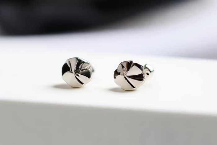 chanel 官网 耳钉；chanel耳钉官网怎么购买