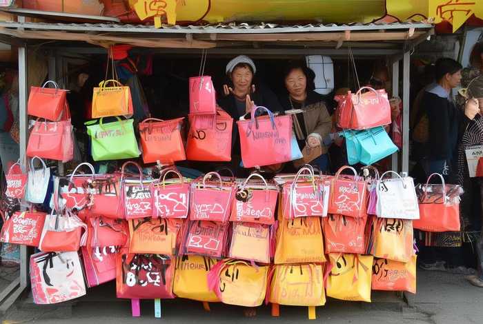 地摊卖39元包包批发商；地摊卖39元包包批发商怎么样
