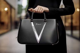 v字奢侈品女包多少钱、v字奢侈品牌