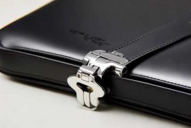 celine box包肩带扣怎么弄、celine box包带扣怎么打开