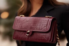 chanel23s包包上身效果；chanel包23开是什么意思