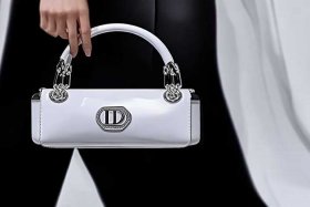 迪奥最新款的包包是哪款，迪奥最新款的包包是哪款的