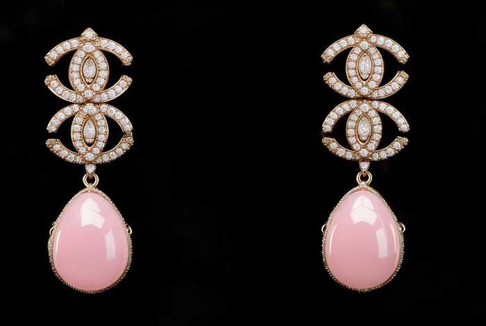 chanel香奈儿1980，Chanel香奈儿19埃及系列粉色双c吊坠长耳环