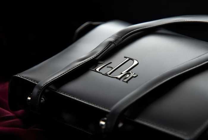 dior是什么品牌的包包 - dior是什么品牌的包包标志