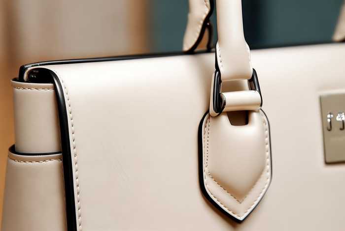 5000元以内的牌子包包全新，5000元以内的牌子包包全新是真的吗