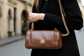 chanel香奈儿19 bag woc斜挎包、99新chanel(香奈儿)chanel 19 bag中号口盖斜挎包