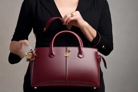 50岁女人适合什么包包；50岁女人适合什么包包品牌