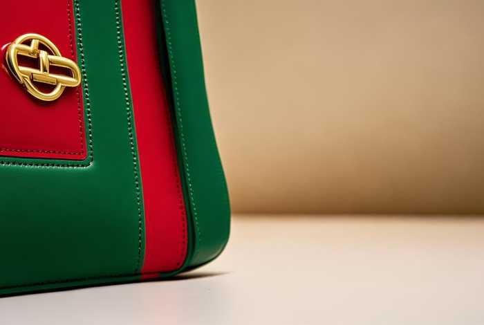 古驰包包的标识（古驰包包的标识是什么颜色）