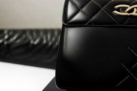 chanel包包官网入口pc（chanel包包官网入口价格）