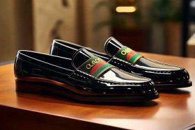 古驰gucci鞋子多少钱（古驰gucci鞋子多少钱一双）