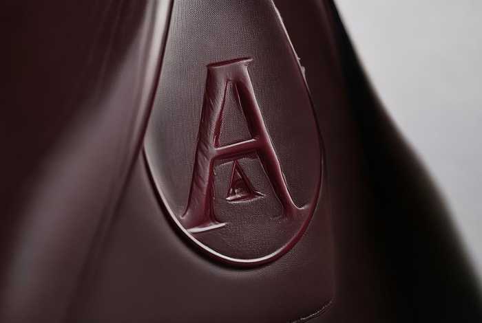 阿玛尼包包标志图片logo、阿玛尼的包包logo标志