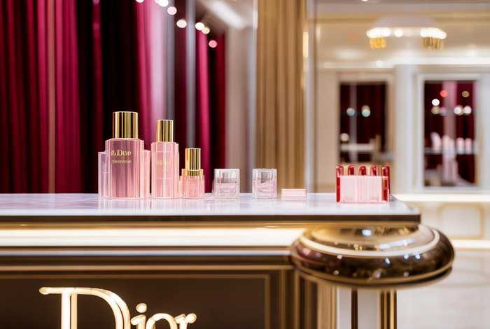 迪奥是哪个国家的品牌化妆品、迪奥是哪个国家的品牌化妆品啊