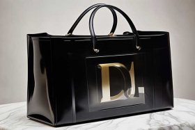 迪奥托特包官网价格黑色透明（迪奥托特包大号专柜价格）