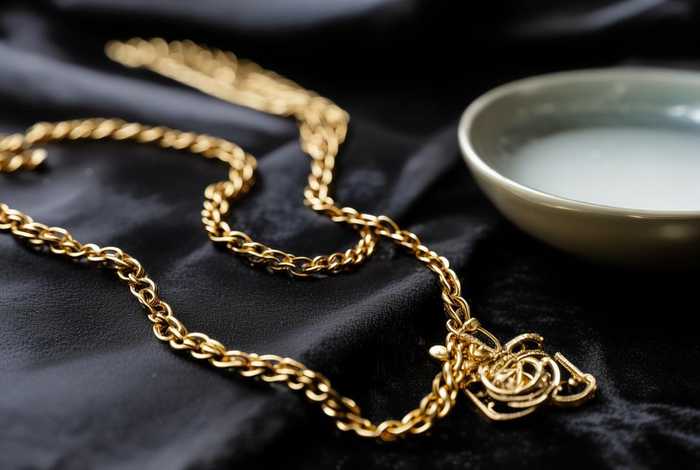 chanel项链容易氧化该如何清洗，chanel项链容易氧化该如何清洗呢