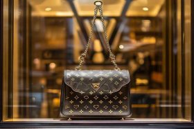 lv旗舰店官网包包、lv旗舰店官网包包图片