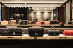 chanel包包香港官网价格表；chanel官网香港官方网包包