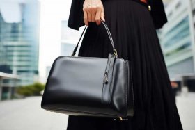 40岁女士包包最新款图片（40岁女士包包最新款图片大全）
