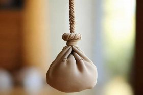 打结简单的小包包（小包的绳子怎么打结）