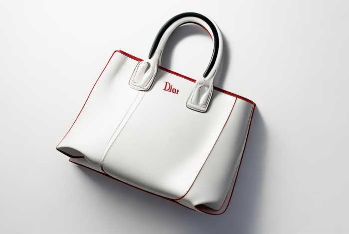 迪奥托特包官网价格；迪奥托特包官网价格中号