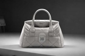 dior官网扫码；dior官网扫码包包真假