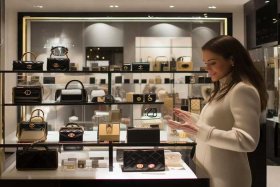chanel正品直邮、chanel饰品官网买的到吗