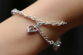 迪奥爱心锁头手链（迪奥爱心锁头手链怎么戴）