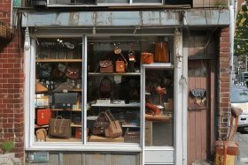 附近哪里有修箱包的；附近哪里有修箱包的店