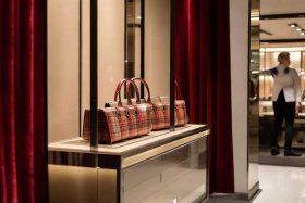 巴宝莉女包官网 官方旗舰店 巴宝莉女包官网 官方旗舰店是正品吗