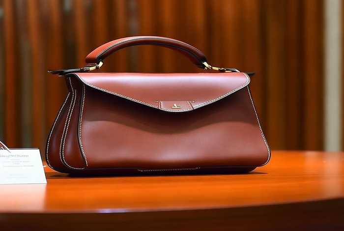 爱马仕马鞍包一般多少钱（爱马仕马鞍包一般多少钱一个）