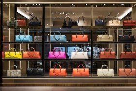 迪奥包包官网价格gucci官网中国官方网站，迪奥官网中国官方网站gucci官网中国