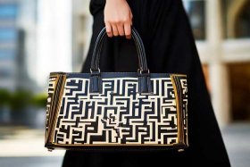 芬迪包经典款女包价位，芬迪包经典款女包价位老花