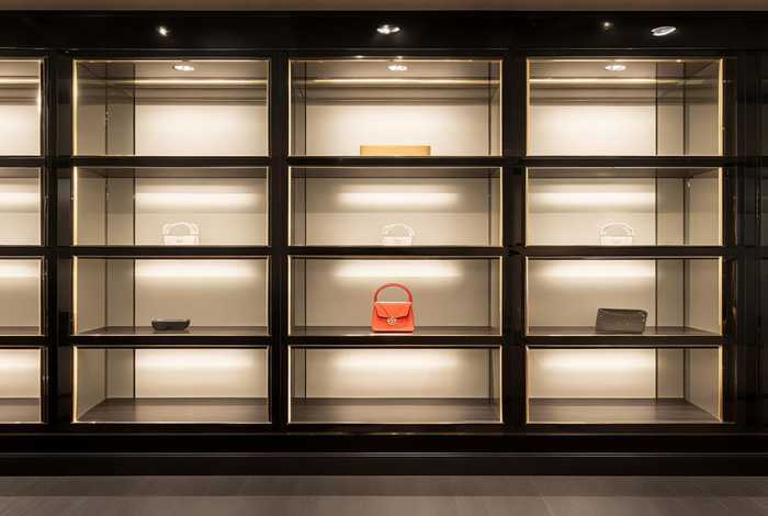 chanel官网怎么没有包包；chanel官网为什么没有包包