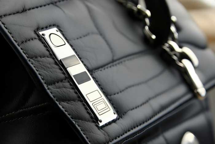 Chanel19bag芯片款鉴定；chanel19bag芯片款鉴定