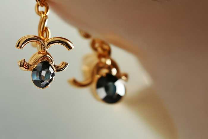 chanel耳钉视频（chanel耳钉一般多少钱）