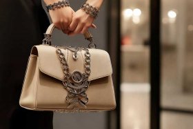 宝格丽官网女包金属扣 宝格丽锁扣手链官网报价