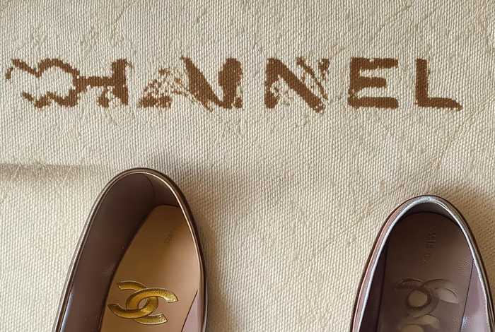 chanel帆布包真假辨别（chanel帆布鞋真假）