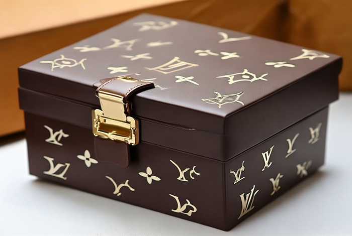 lv女包包装盒图片，lv女包的原包装盒子图片