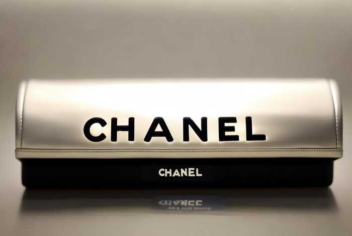 chanel墨镜专柜包装盒（chanel墨镜可以去专柜修吗）