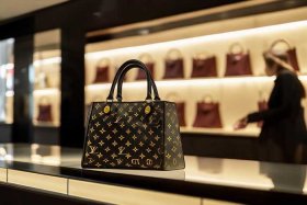 第一个lv包官网购买攻略、lv包包官网怎么购买