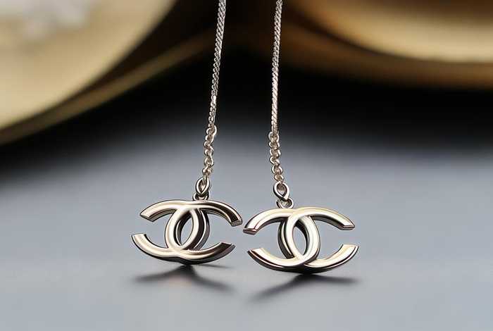 chanel字母耳钉（chanel大写字母耳环）