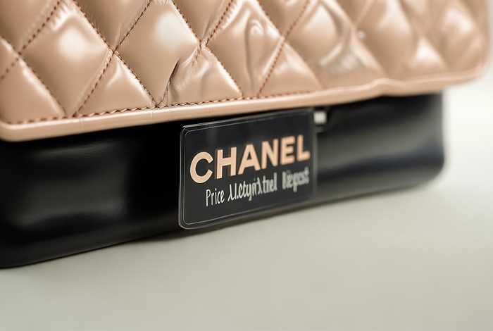 chanel19bag经典颜色；chanel19bag多少钱