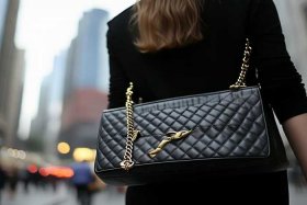 chanel流浪包背法、chanel流浪包的背法