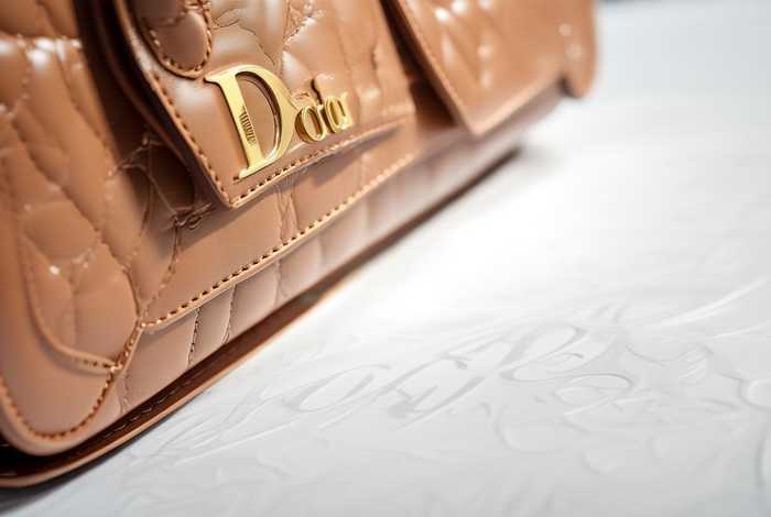 迪奥包包如何查询是不是正品、迪奥包包如何查询是不是正品的