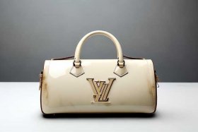 lv光面手袋（lv手袋脏了怎么清洁）